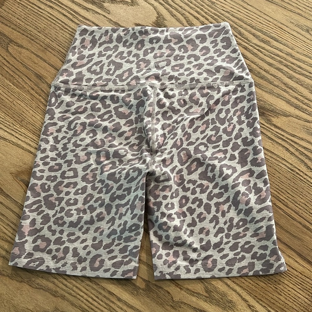 Beyond Yoga biker shorts NWOT